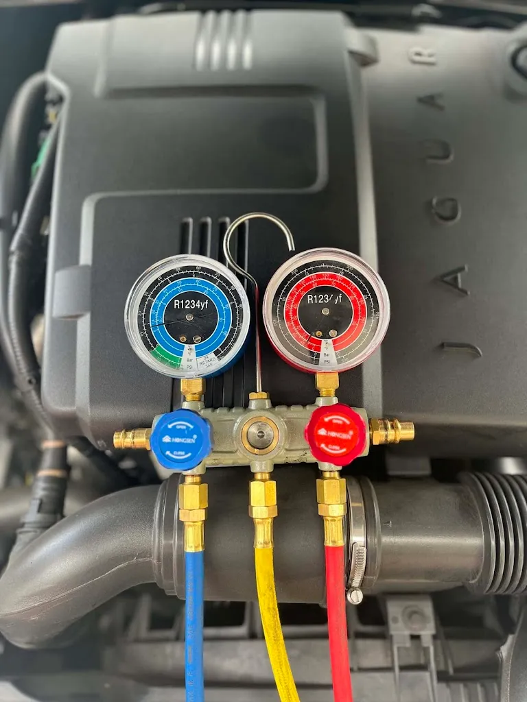 Jaguar air-con re-gas with R1234yf manifold gauges on-site